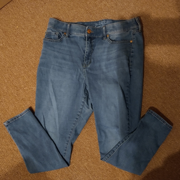 Slimming Gloria Vanderbilt Stretch Jeans - Picture 2 of 15